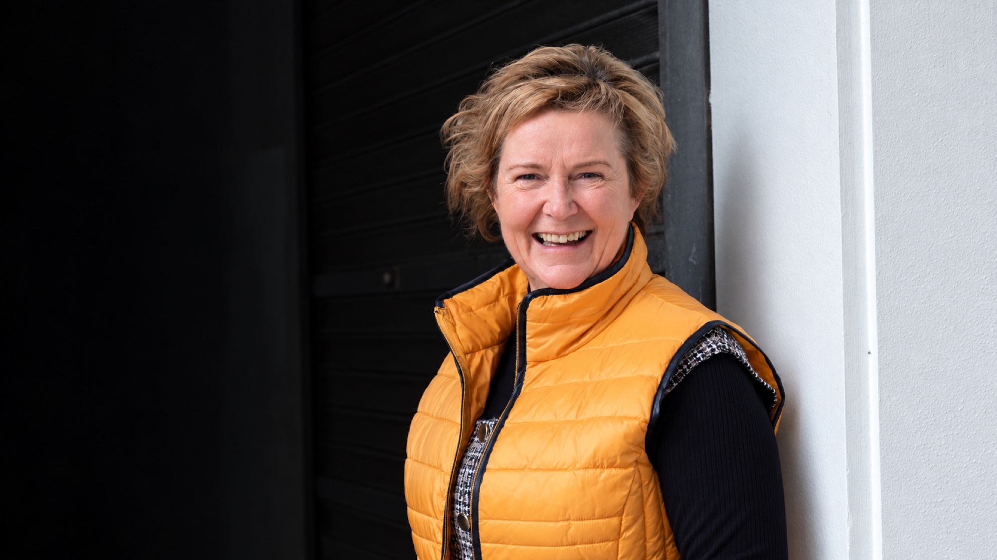 Preview photo of a laughing person wearing an orange gilet